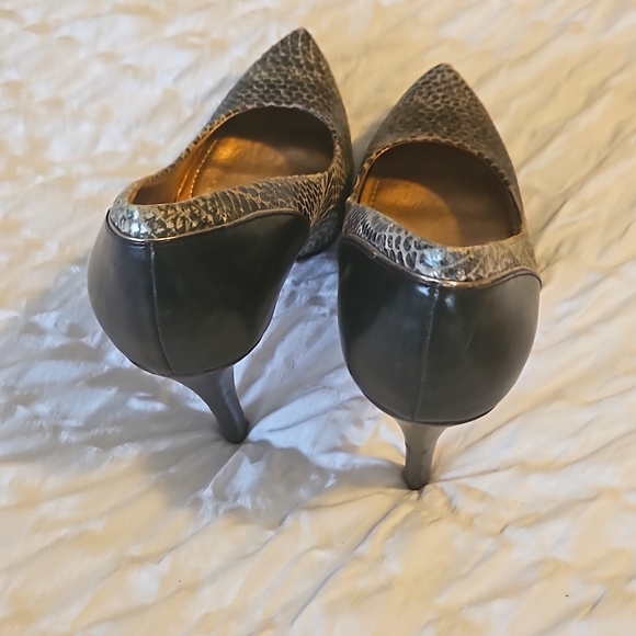 BCBGeneration platform stiletto   sz 10 - Picture 2 of 7